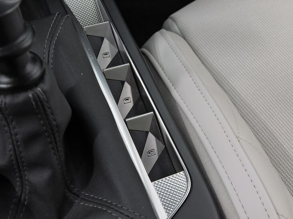 DS DS 3 PureTech 73 kW Manual CONNECTED CHIC 30