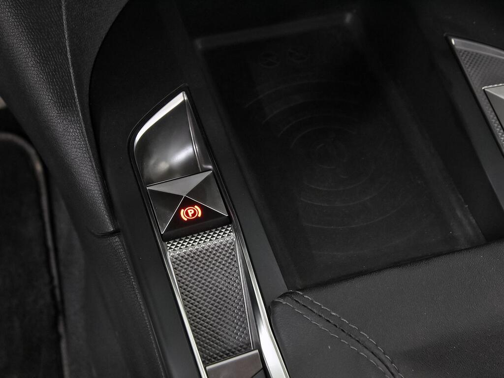 DS DS 3 PureTech 73 kW Manual CONNECTED CHIC 28