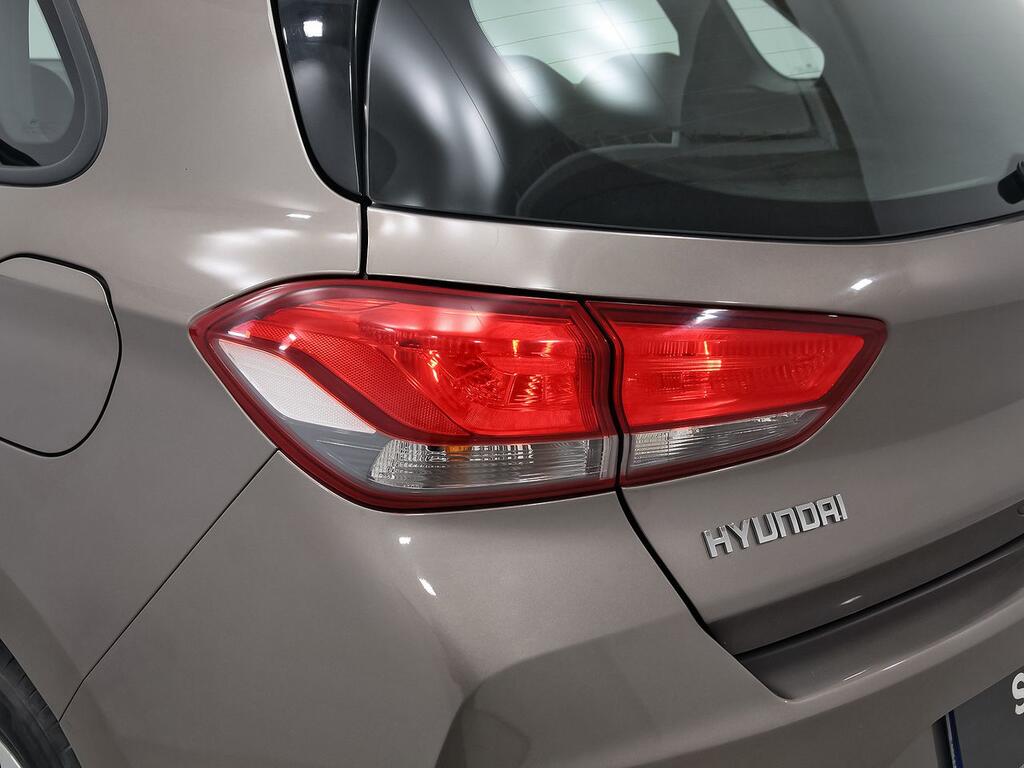 Hyundai i30 1.5 DPI Essence 28