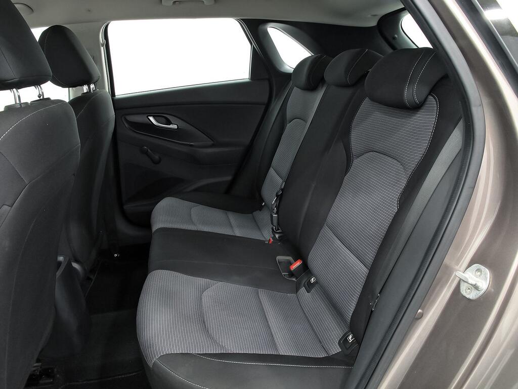 Hyundai i30 1.5 DPI Essence 9