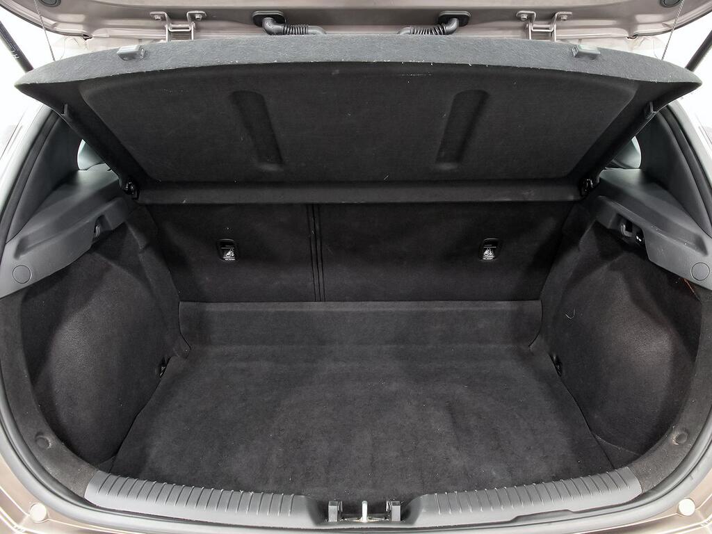 Hyundai i30 1.5 DPI Essence 10