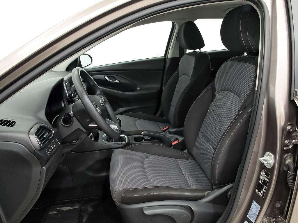 Hyundai i30 1.5 DPI Essence 8