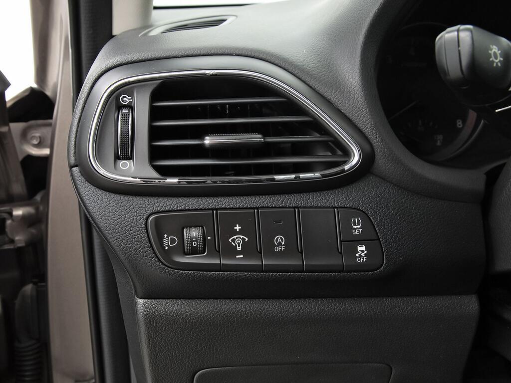 Hyundai i30 1.5 DPI Essence 13