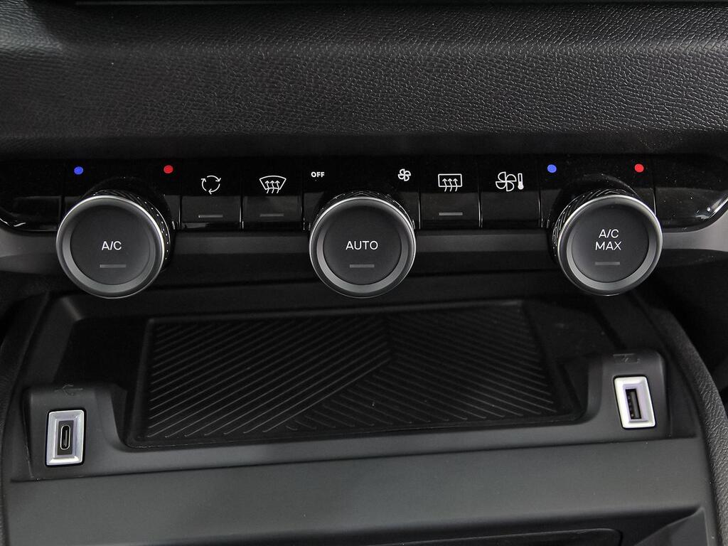 Citroën C4 PureTech 130 S&S 6v Plus 28