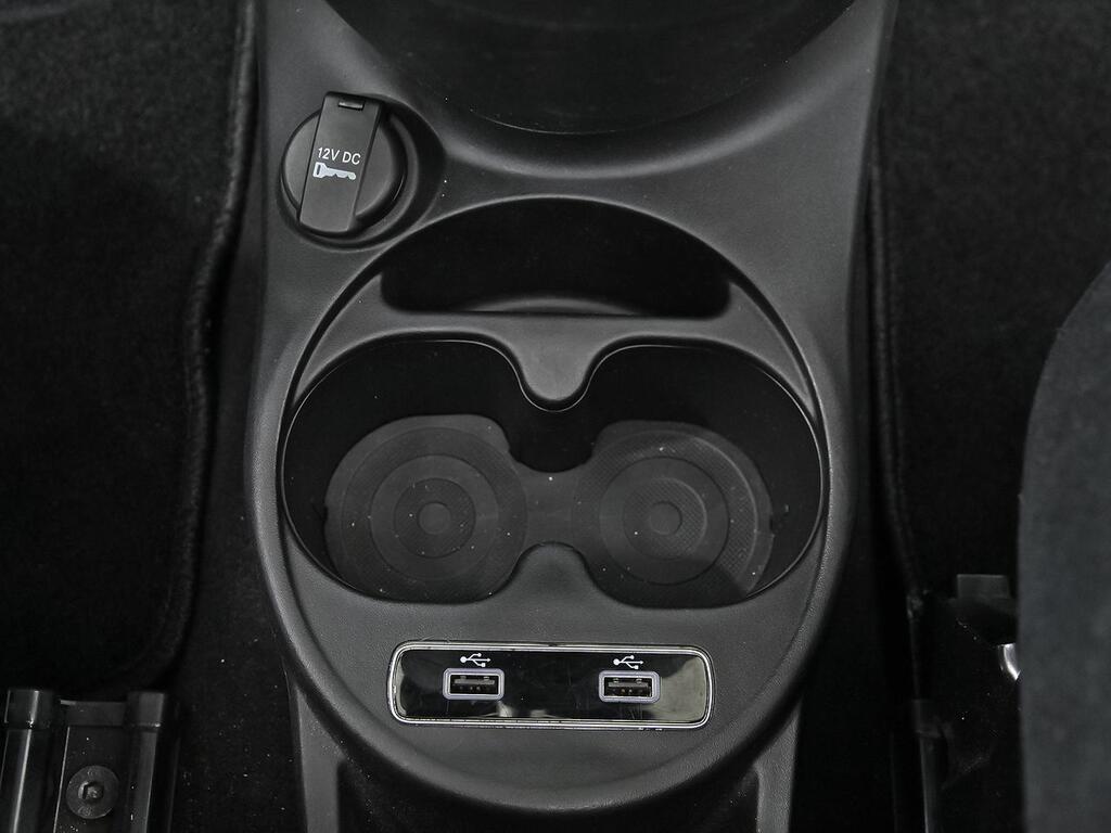 Abarth 500 695C 1.4 16v T-Jet 132kW (180 CV) 26