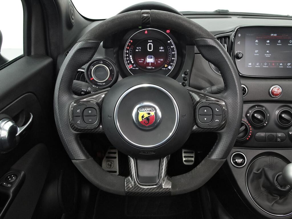 Abarth 500 695C 1.4 16v T-Jet 132kW (180 CV) 18