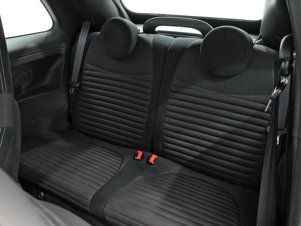 Abarth 500 695C 1.4 16v T-Jet 132kW (180 CV) 9