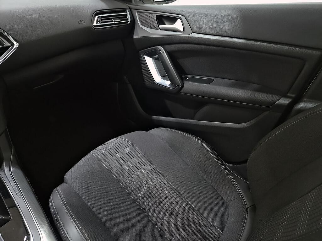 Peugeot 308 5p Allure 1.2 PureTech 96KW (130CV) EAT8 29