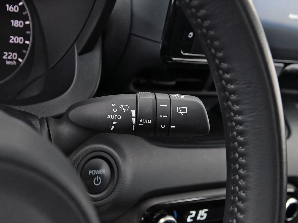 Toyota Yaris 1.5 120H Active Plus 17