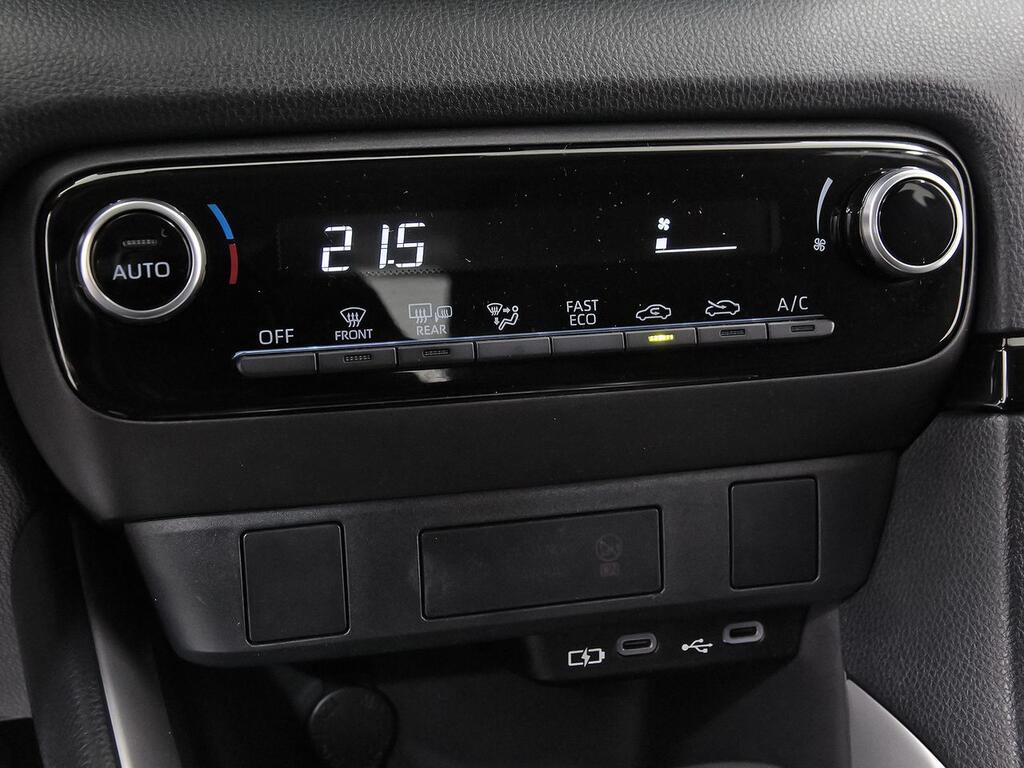 Toyota Yaris 1.5 120H Active Plus 28