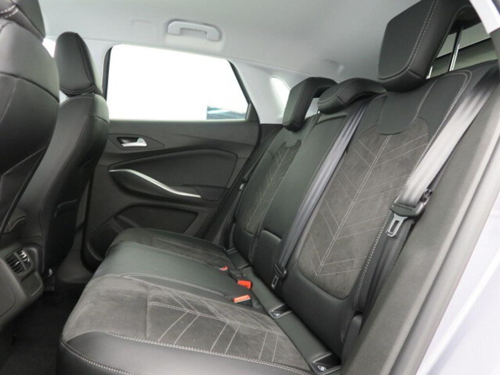 Opel Grandland 1.2 Turbo GS 16