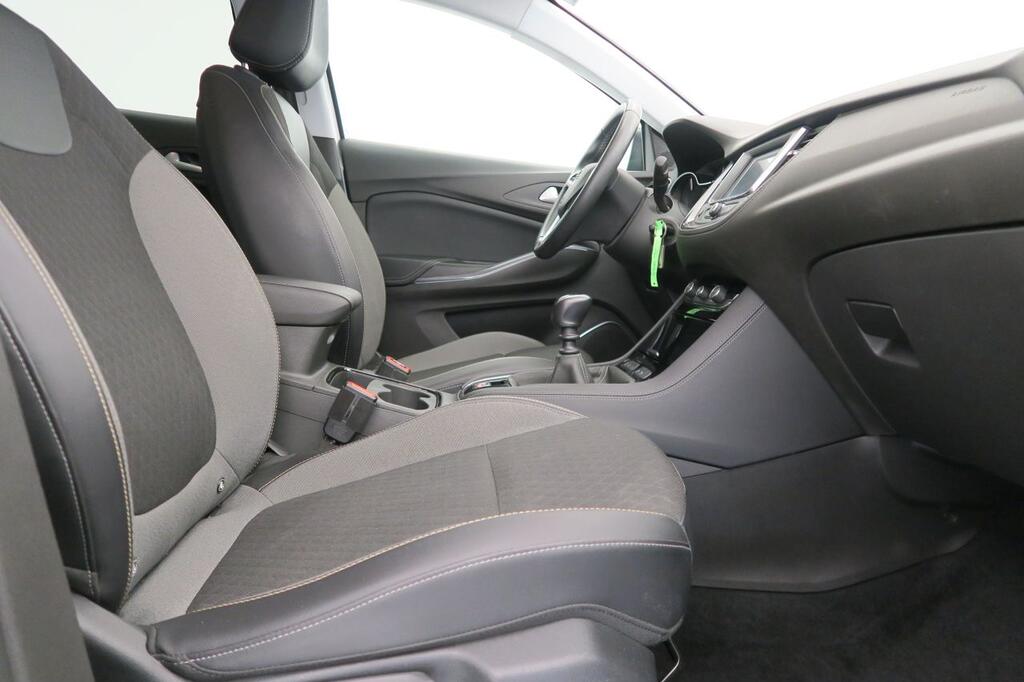 Opel Grandland X 1.2 Turbo Design Line 16