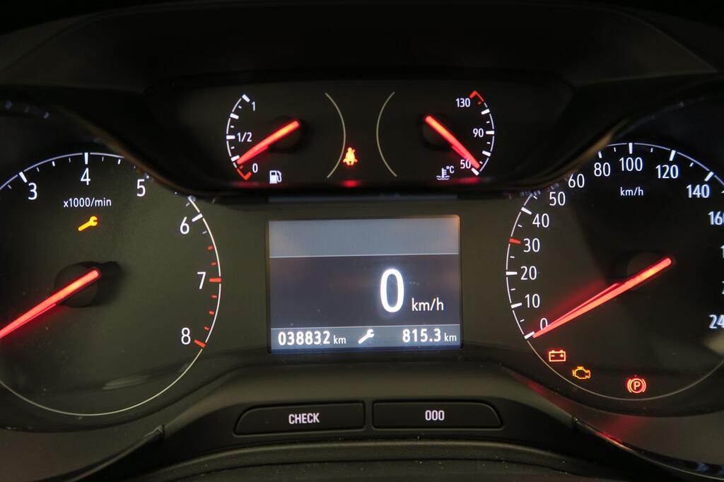 Opel Grandland X 1.2 Turbo Design Line 12