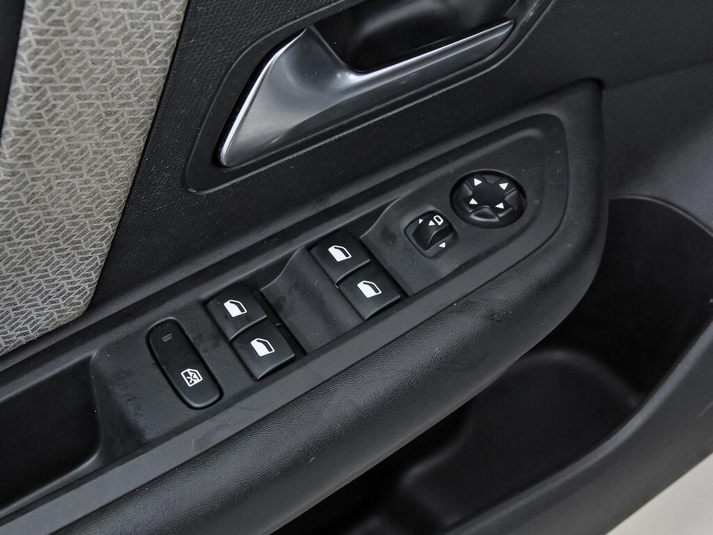 Citroën C4 PureTech 130 S&S 6v Shine 13