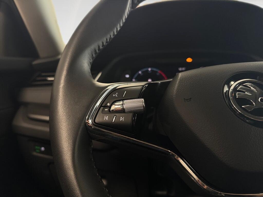 Skoda Octavia Combi 2.0 TDI 85kW Man Ambition Plus 9