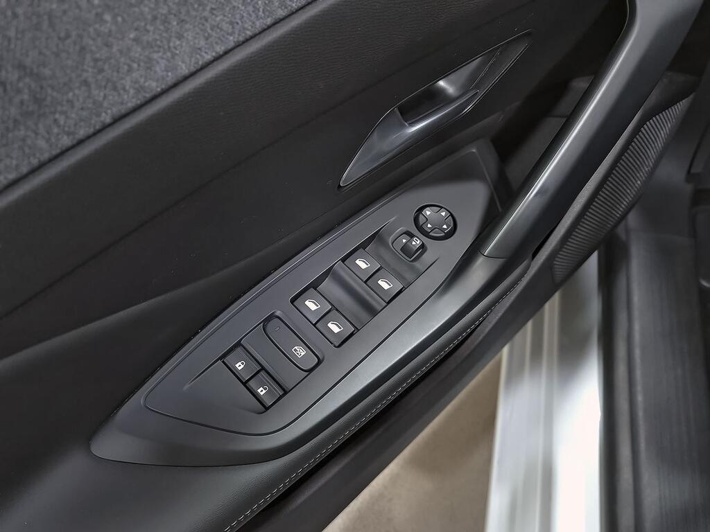 Peugeot 308 5P Allure Hybrid MHEV 136 e-DCS6 11