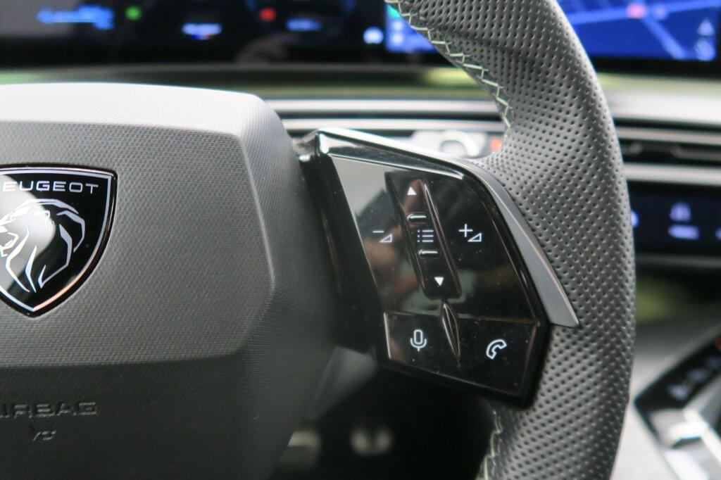 Peugeot 3008 GT Eléctrico 157kW 13