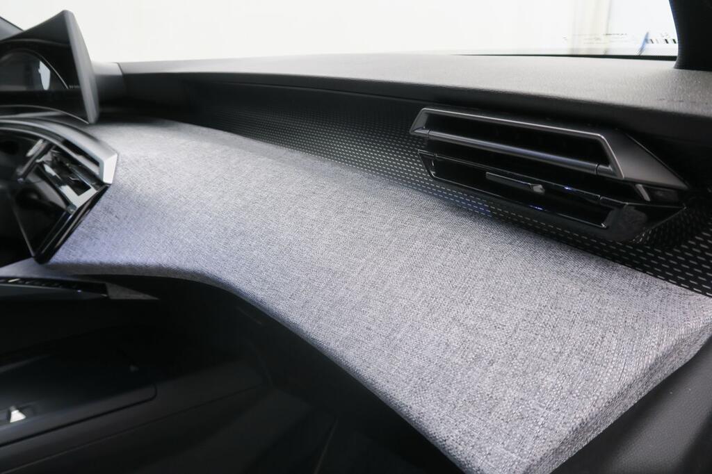 Peugeot 3008 GT Eléctrico 157kW 14