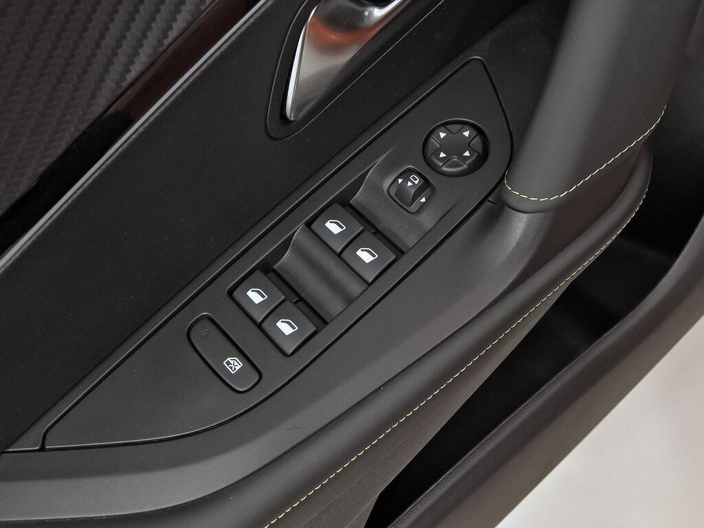 Peugeot 2008 GT Puretech 130 S&S 6 Vel. MAN 13