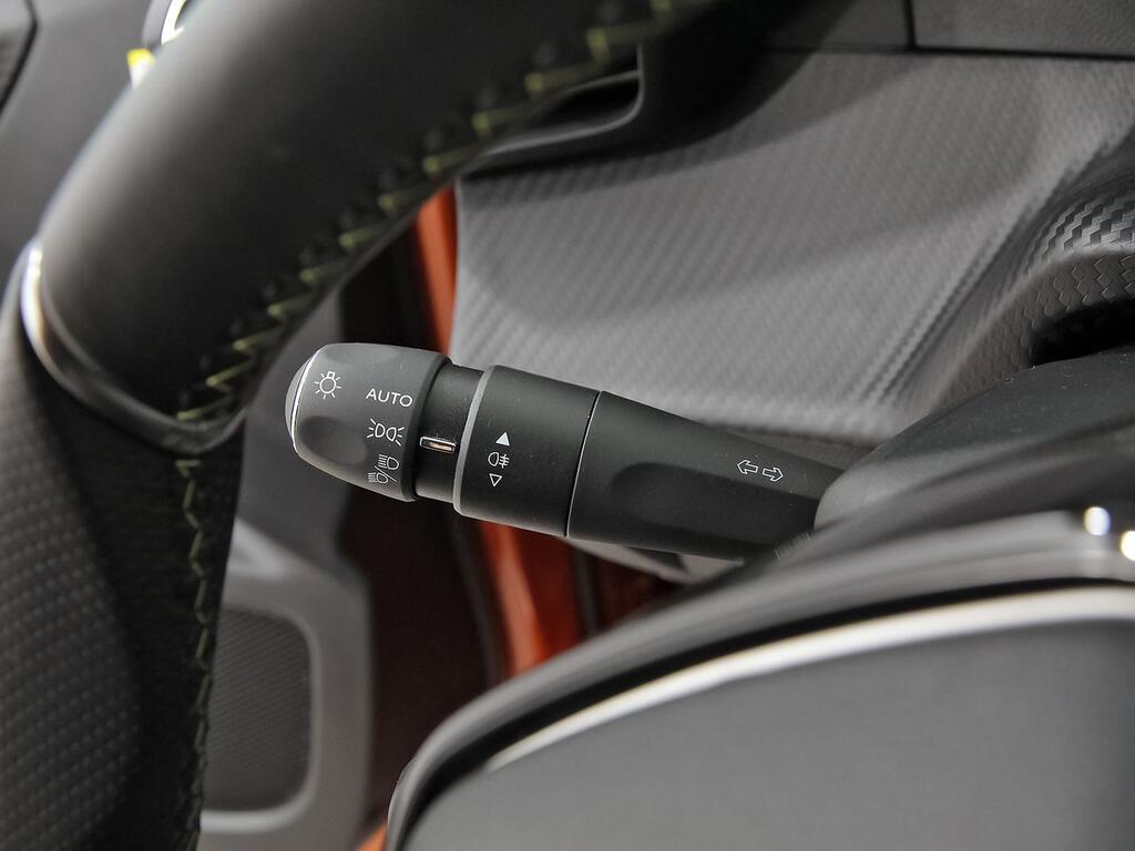 Peugeot 2008 GT Puretech 130 S&S 6 Vel. MAN 16