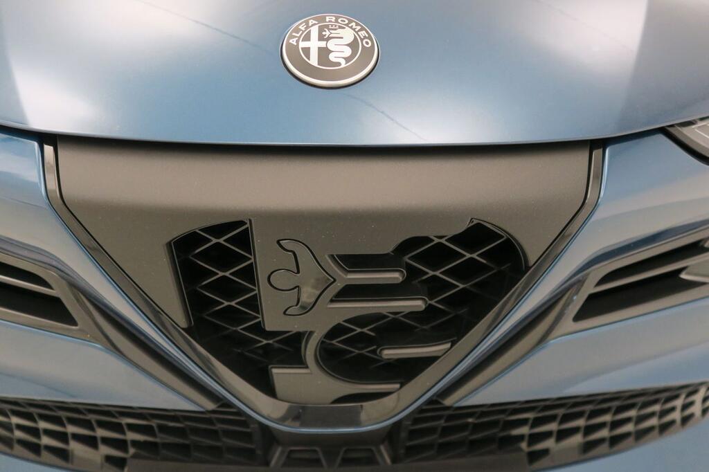 Alfa Romeo Junior Ibrida Speciale 100kW (136CV) 18