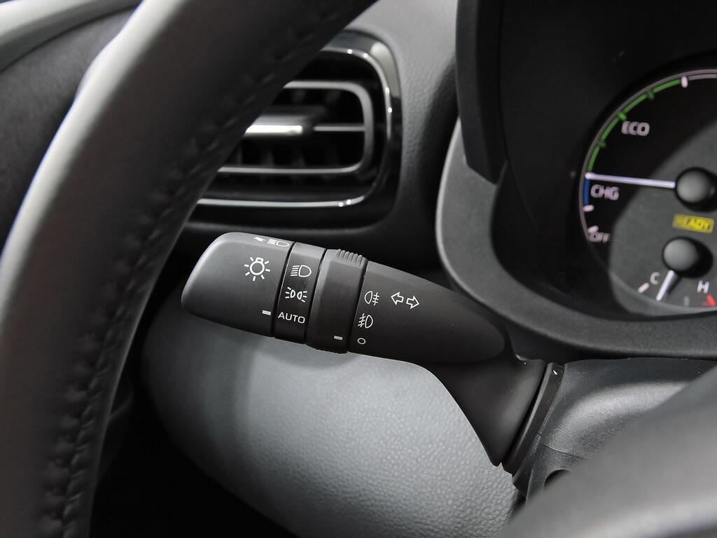 Toyota Yaris 1.5 120H Active Plus 14