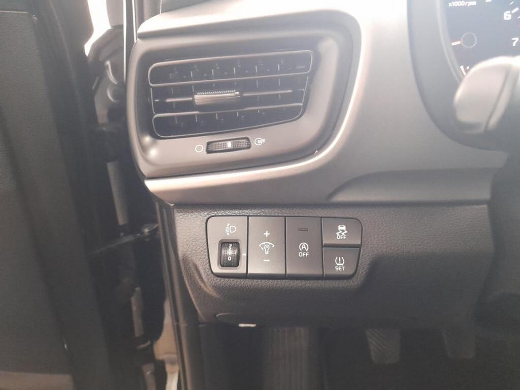 Kia Stonic 1.2 DPi 58kW (79CV) Concept 8