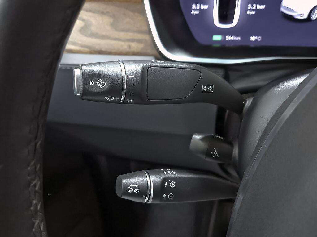 Tesla Model X 75D 4WD 17