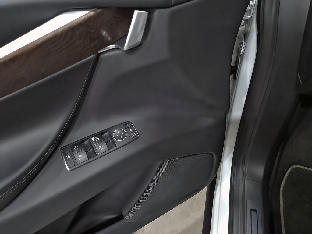 Tesla Model X 75D 4WD 11