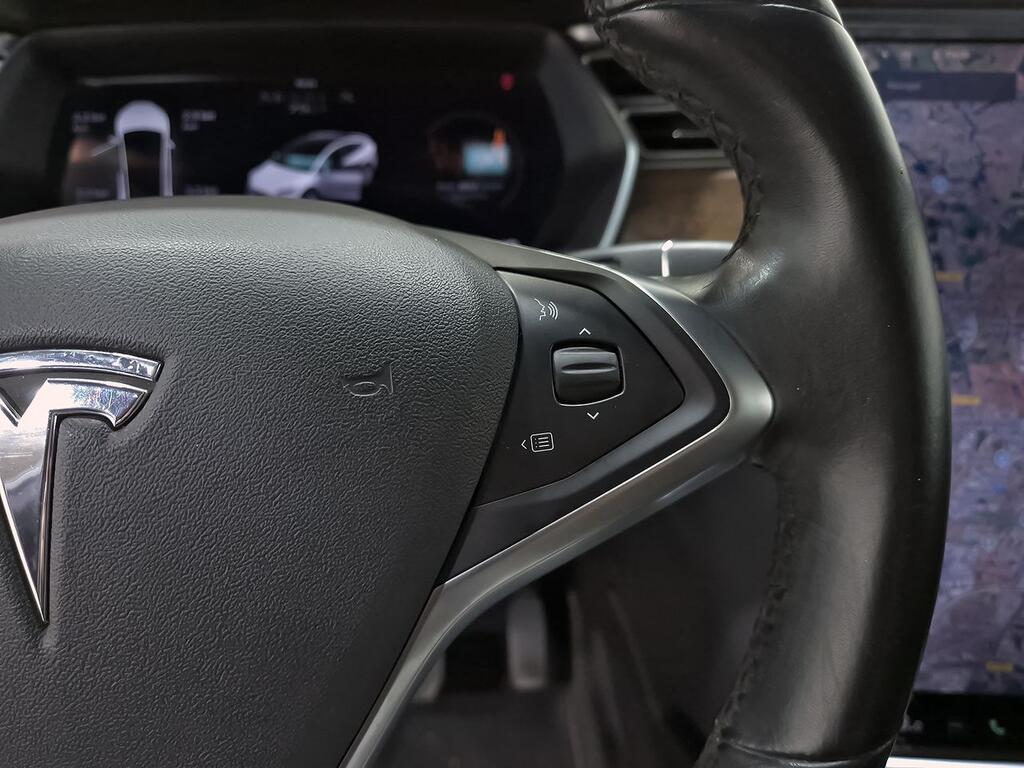 Tesla Model X 75D 4WD 22