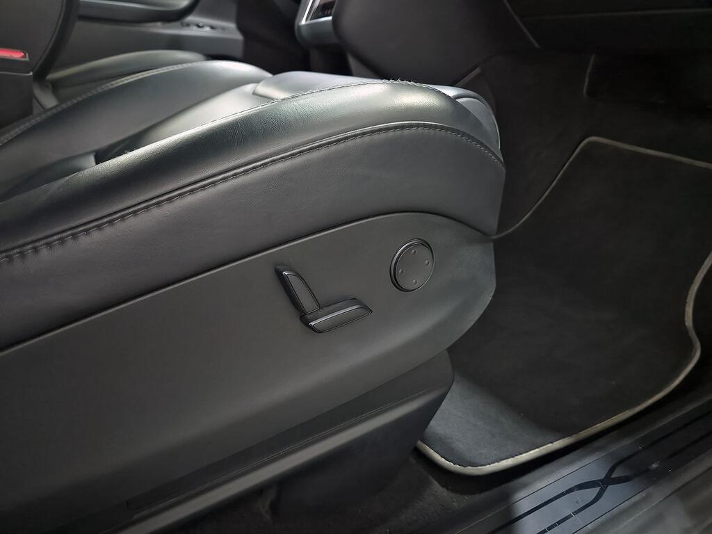 Tesla Model X 75D 4WD 13