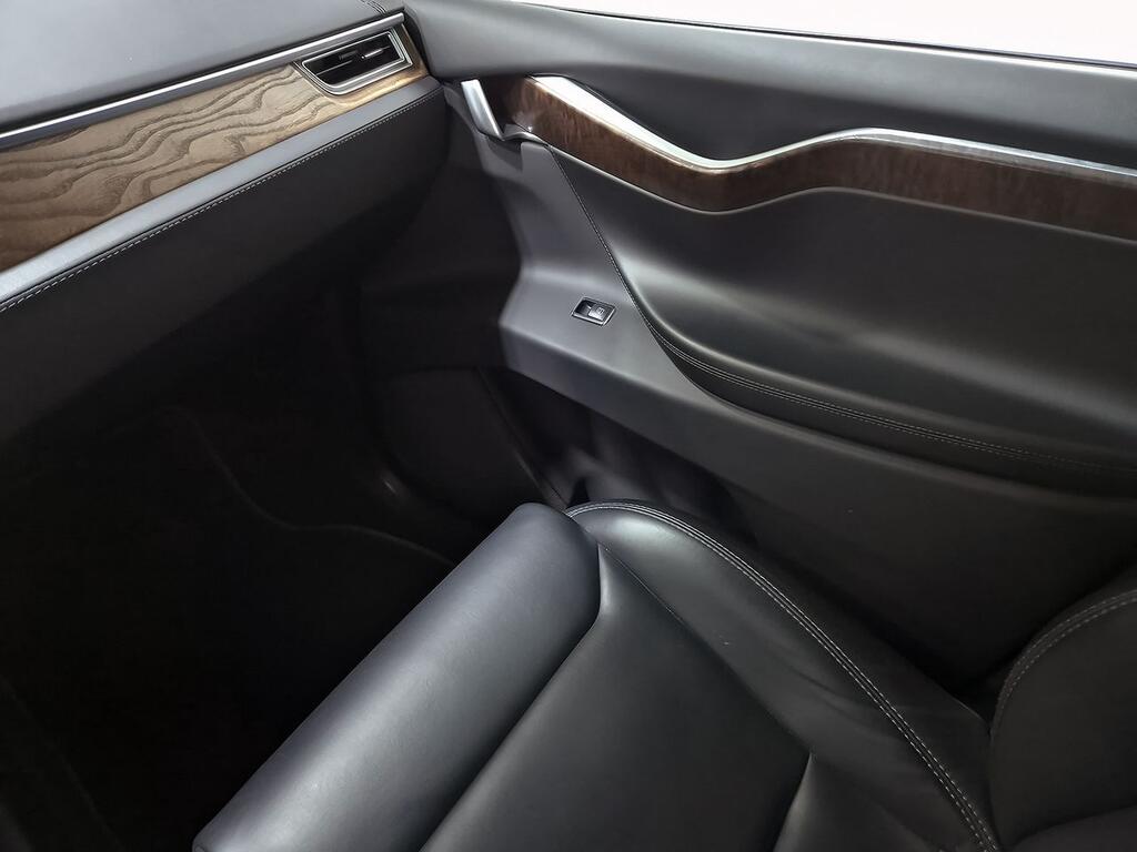 Tesla Model X 75D 4WD 31