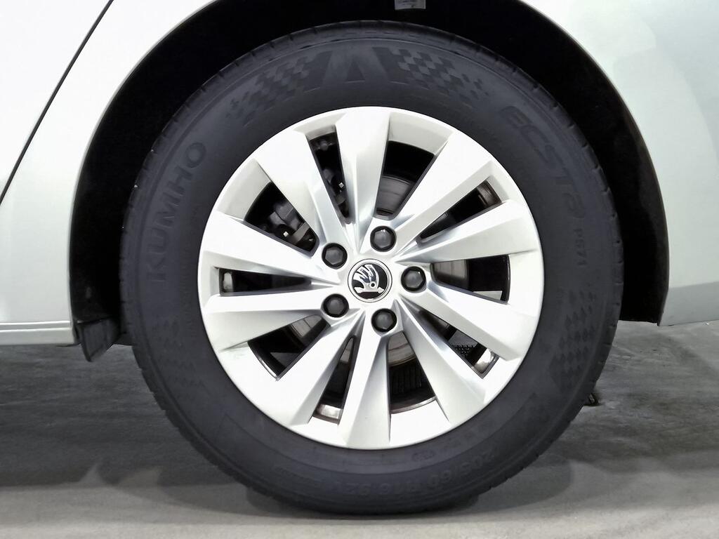 Skoda Octavia Combi 2.0 TDI 85kW (115CV) Design 8