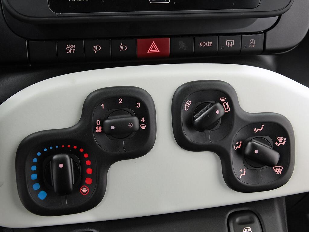 Fiat Panda Pandina 1.0 Hybrid 51kW (70cv) 23