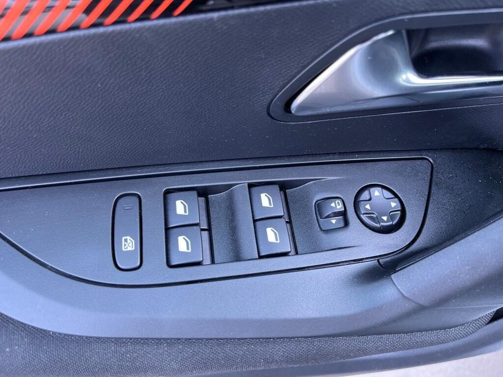 Peugeot 2008 Eléctrico Active Pack 136 (100kW) 11