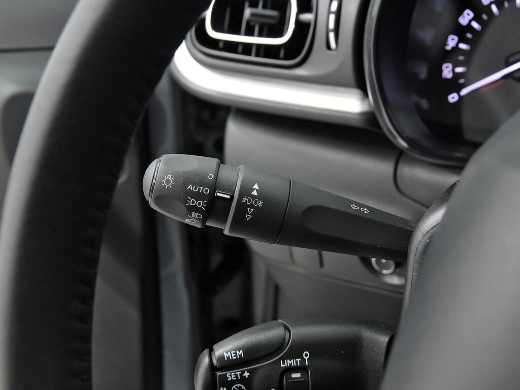 Citroën C3 PureTech 60KW (83CV) Shine 16