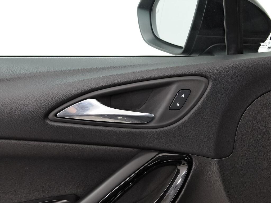 Opel Astra 1.2T SHR 107kW (145CV) Ultimate 14