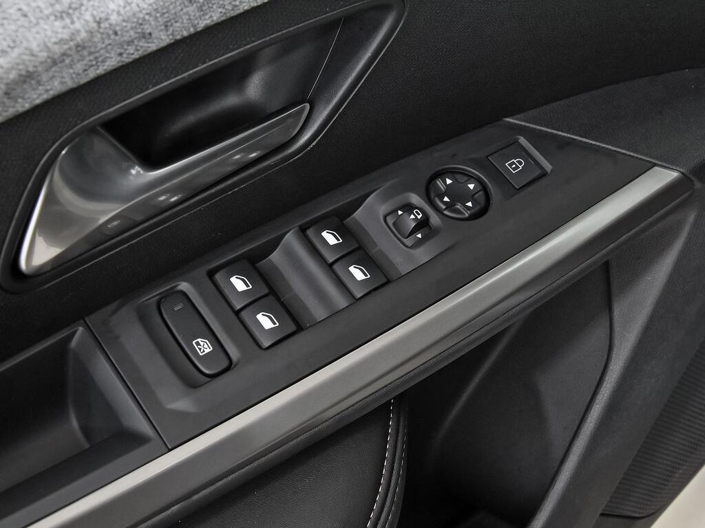 Peugeot 5008 1.2 100KW Allure eDCS6 14