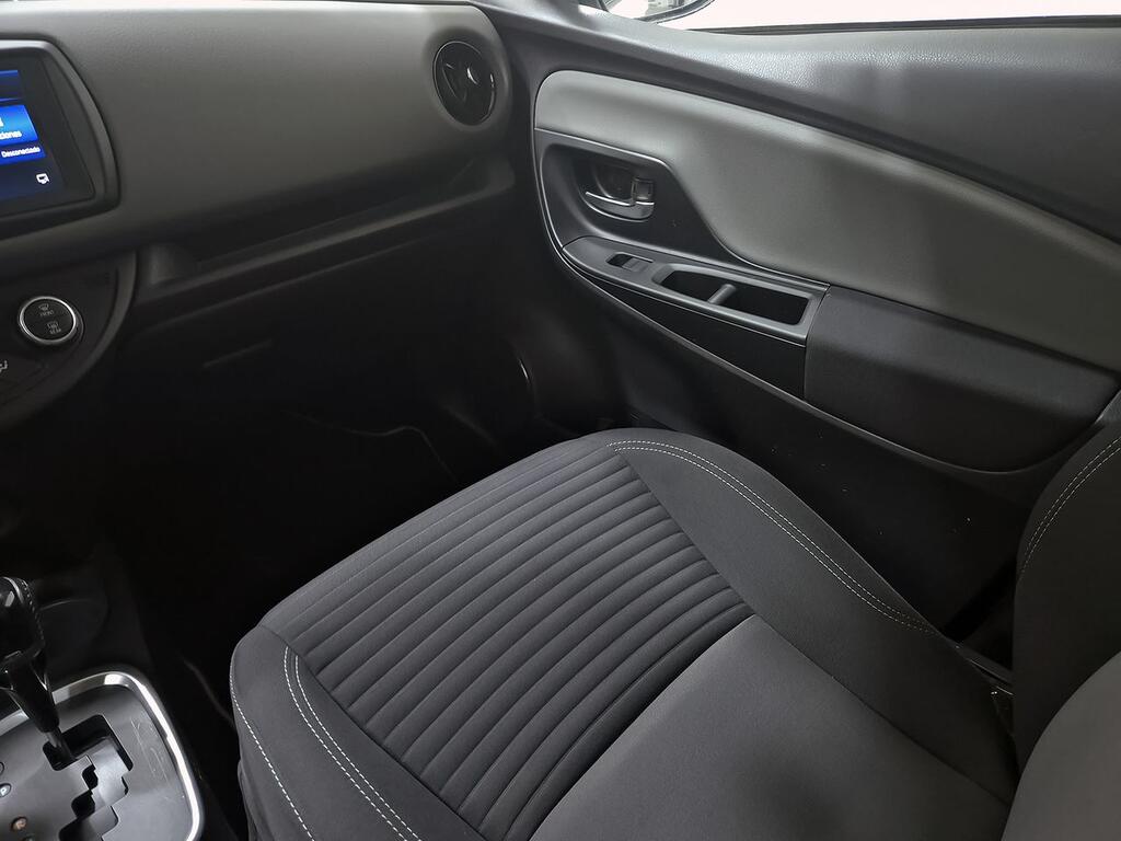 Toyota Yaris 1.5 100H Active 27