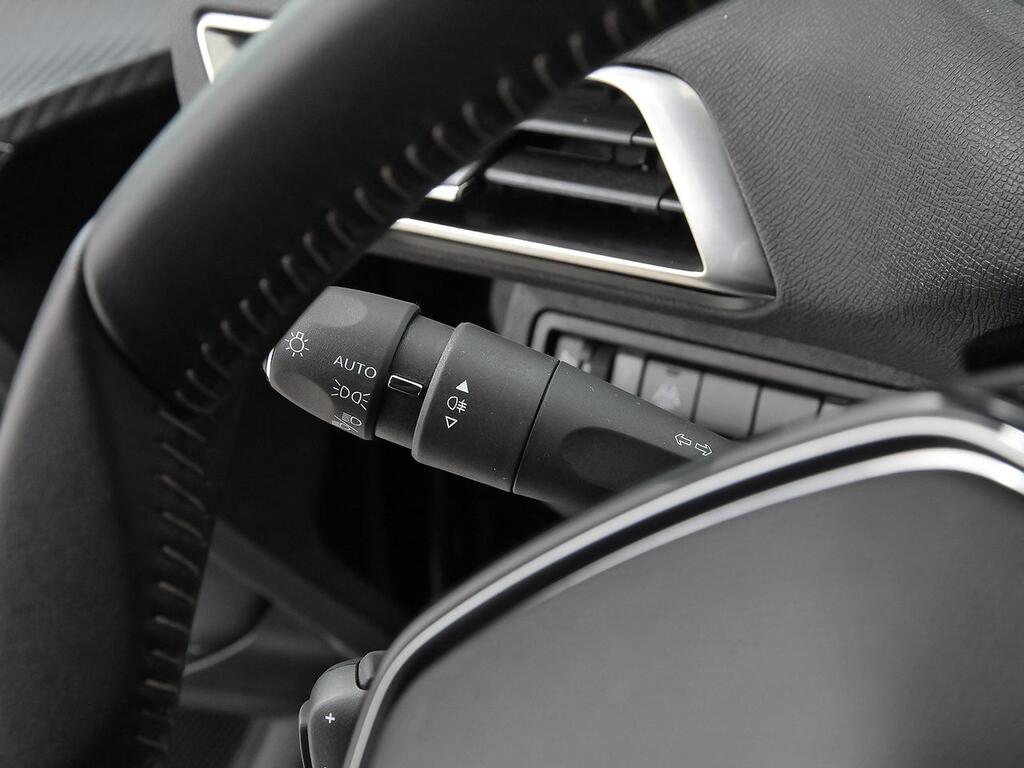 Peugeot 3008 1.2 PureTech 96KW S&S Allure Pack 16