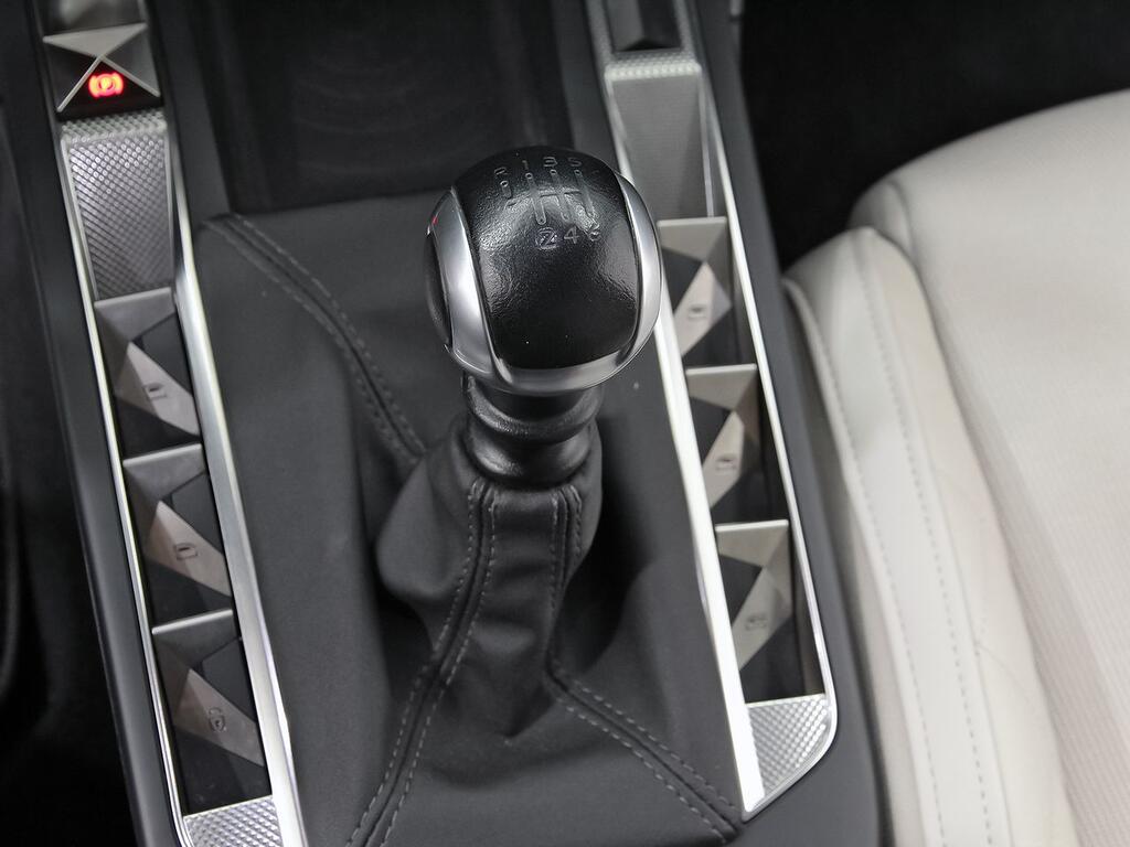 DS DS 3 PureTech 73 kW Manual CONNECTED CHIC 31