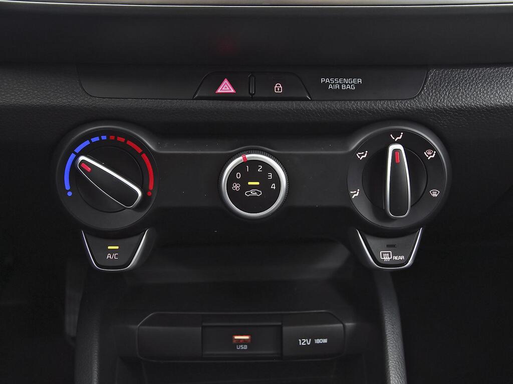 Kia Stonic 1.2 DPi 62kW (84CV) Concept 24