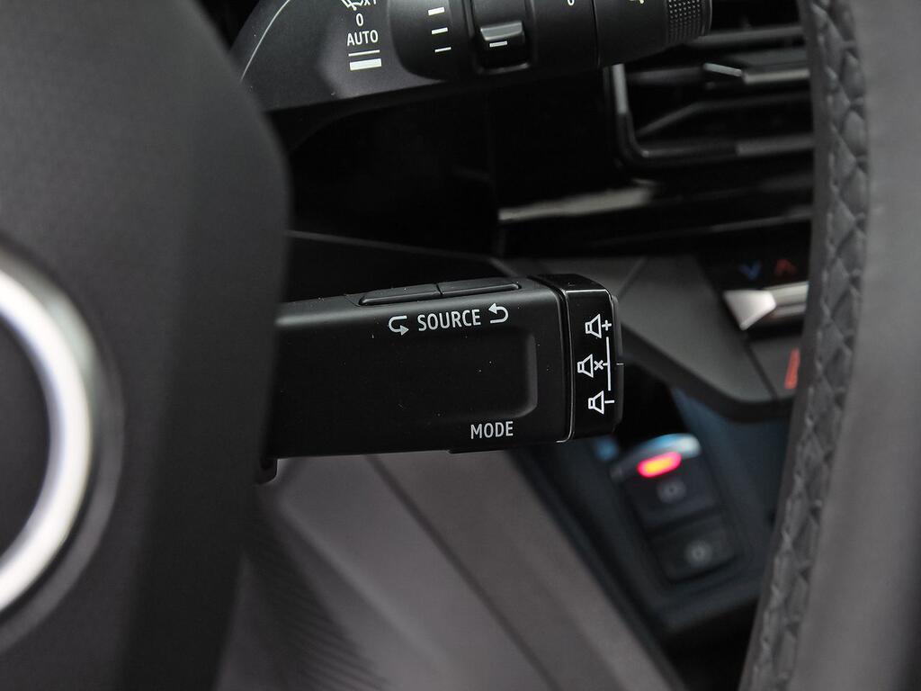 Nissan Micra Long Range 4x2 Tekna 17