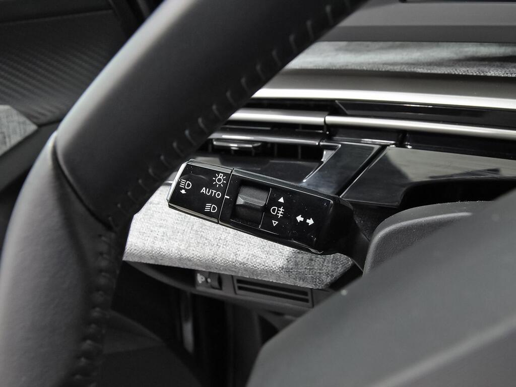 Peugeot 5008 1.2 100KW Allure eDCS6 17