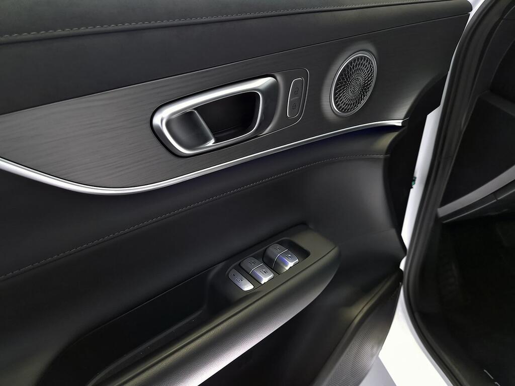 Ebro S800 1.5 TGDI PHEV Premium E-CVT 13