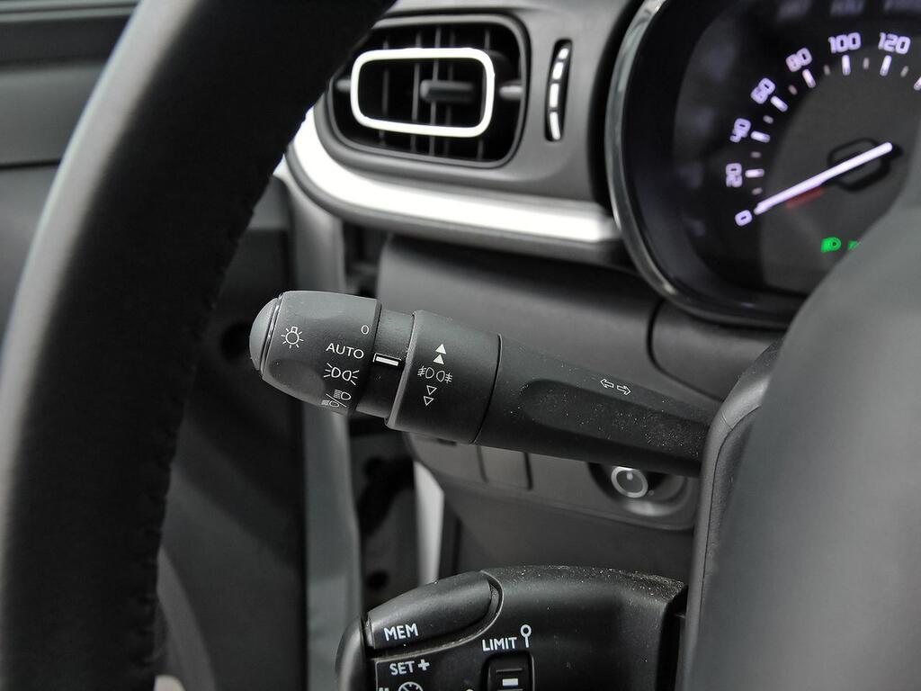 Citroën C3 PureTech 60KW (83CV) Shine 16