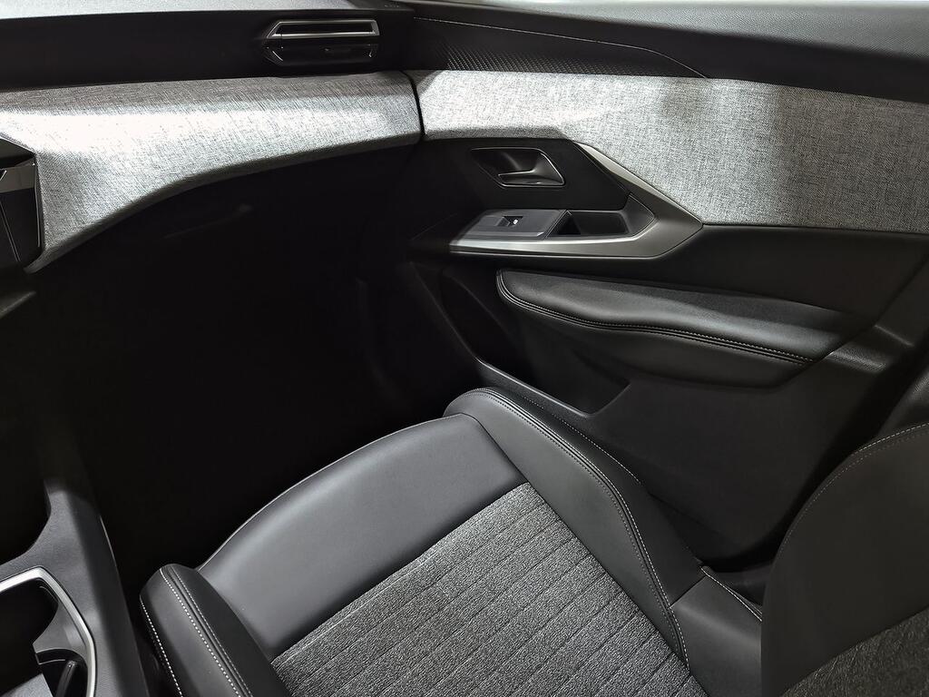 Peugeot 3008 Hybrid 1.2 100KW Allure eDCS6 32