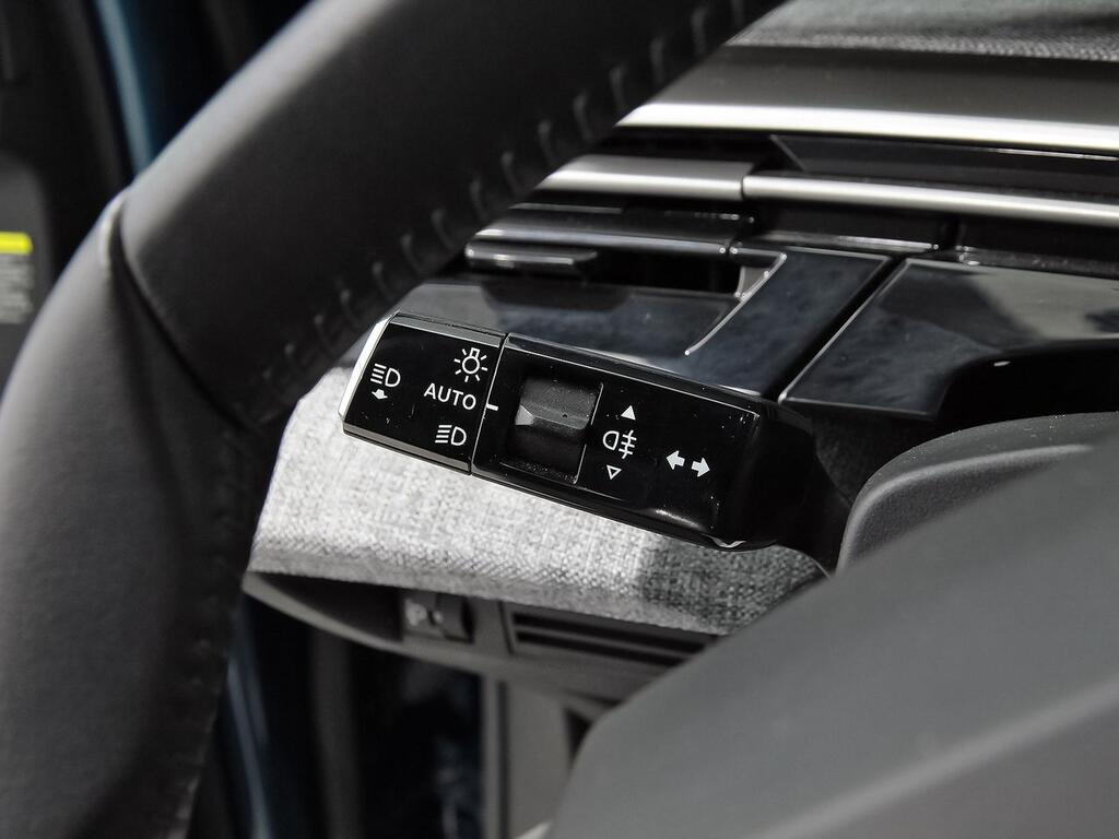 Peugeot 5008 1.2 100KW Allure eDCS6 17