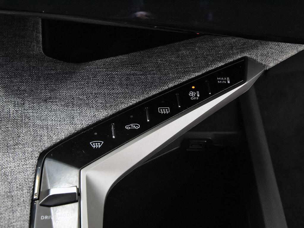 Peugeot 5008 1.2 100KW Allure eDCS6 31