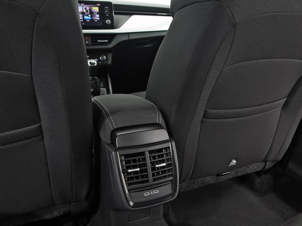 Skoda Kamiq 1.0 TSI 70kW (95CV) AMBITION 28